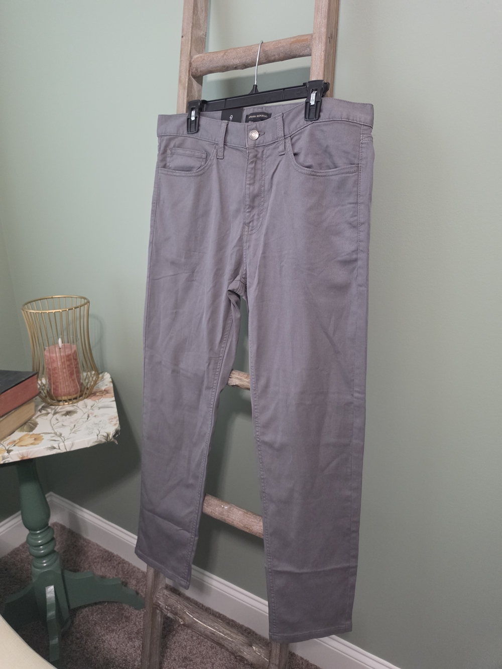 Men's Gray Straight-Leg Jeans- Banana Republic